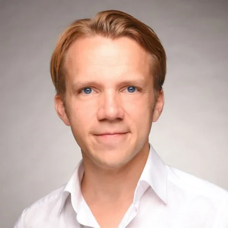 Dr. med. Stephan Klarner<br />
Facharzt für plastische und ästhetische Chirurgie